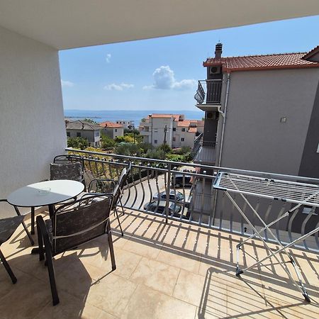 Apartments And Rooms Mamic Dugi Rat Exterior photo