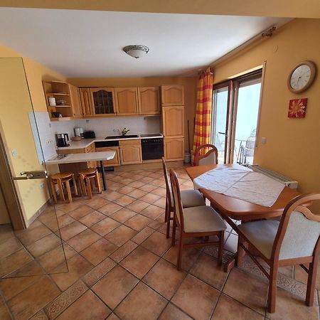 Apartments And Rooms Mamic Dugi Rat Exterior photo