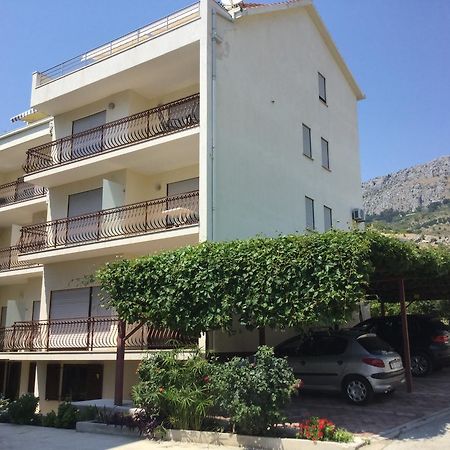 Apartments And Rooms Mamic Dugi Rat Exterior photo
