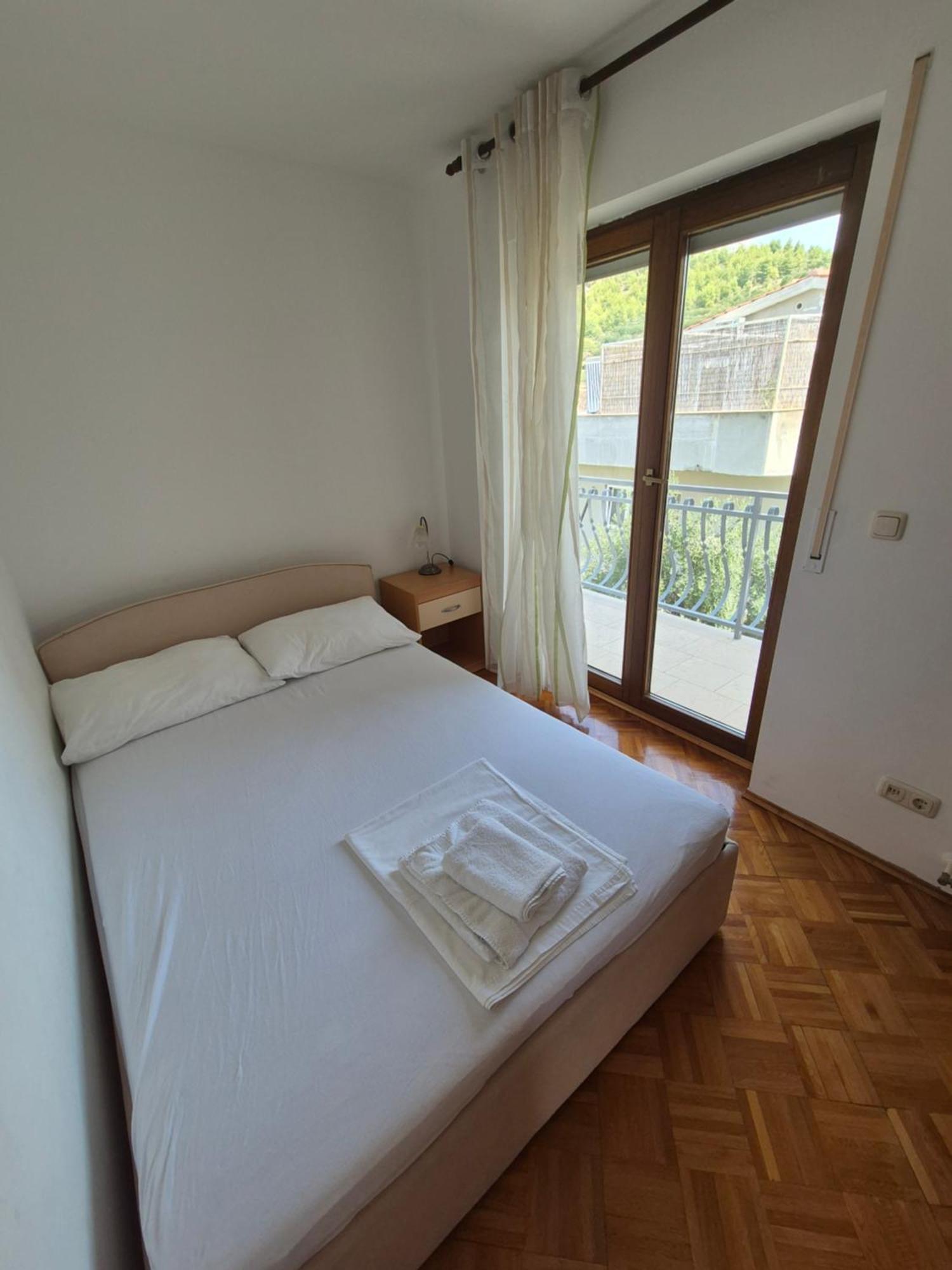 Apartments And Rooms Mamic Dugi Rat Exterior photo