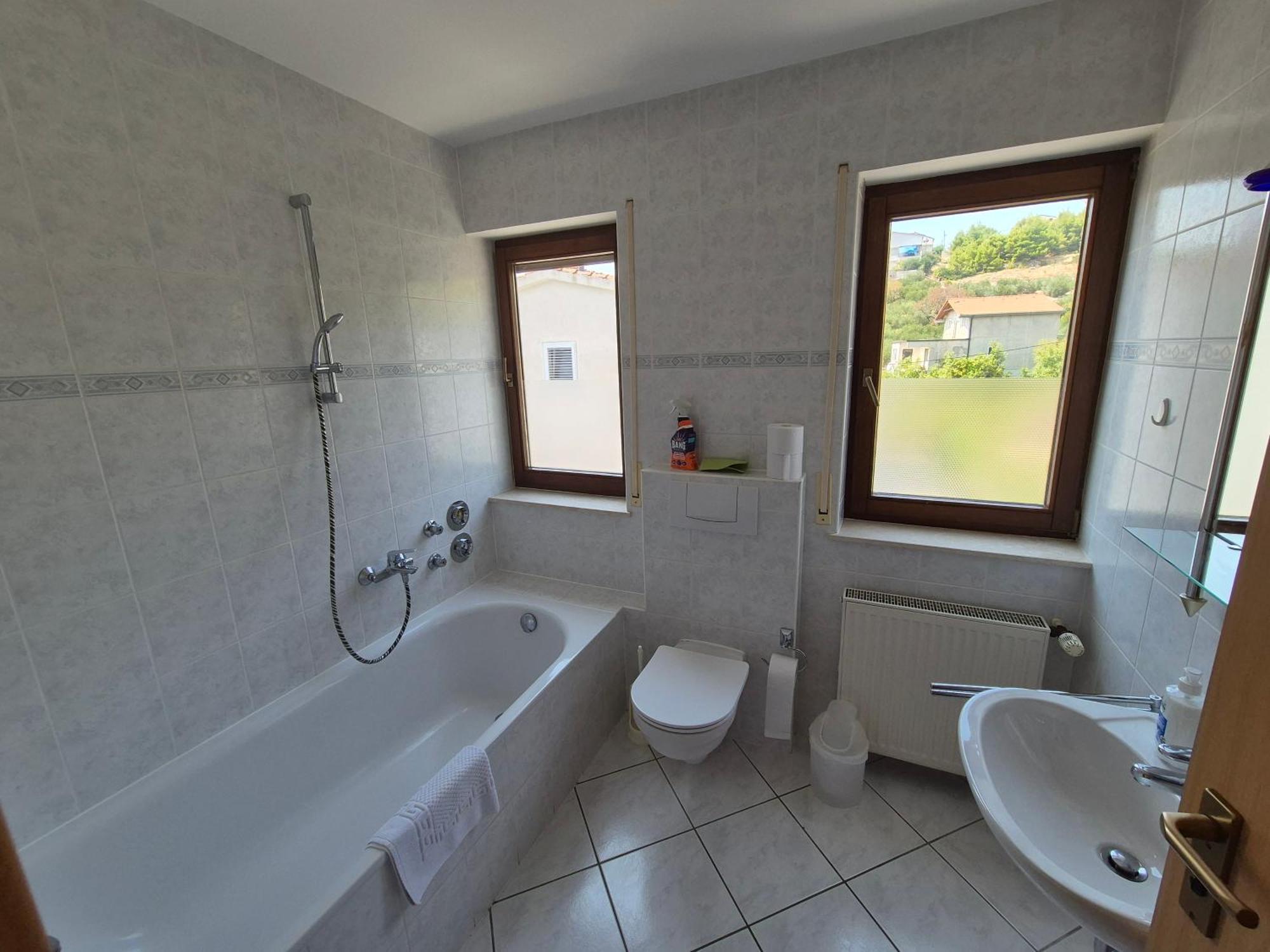 Apartments And Rooms Mamic Dugi Rat Exterior photo