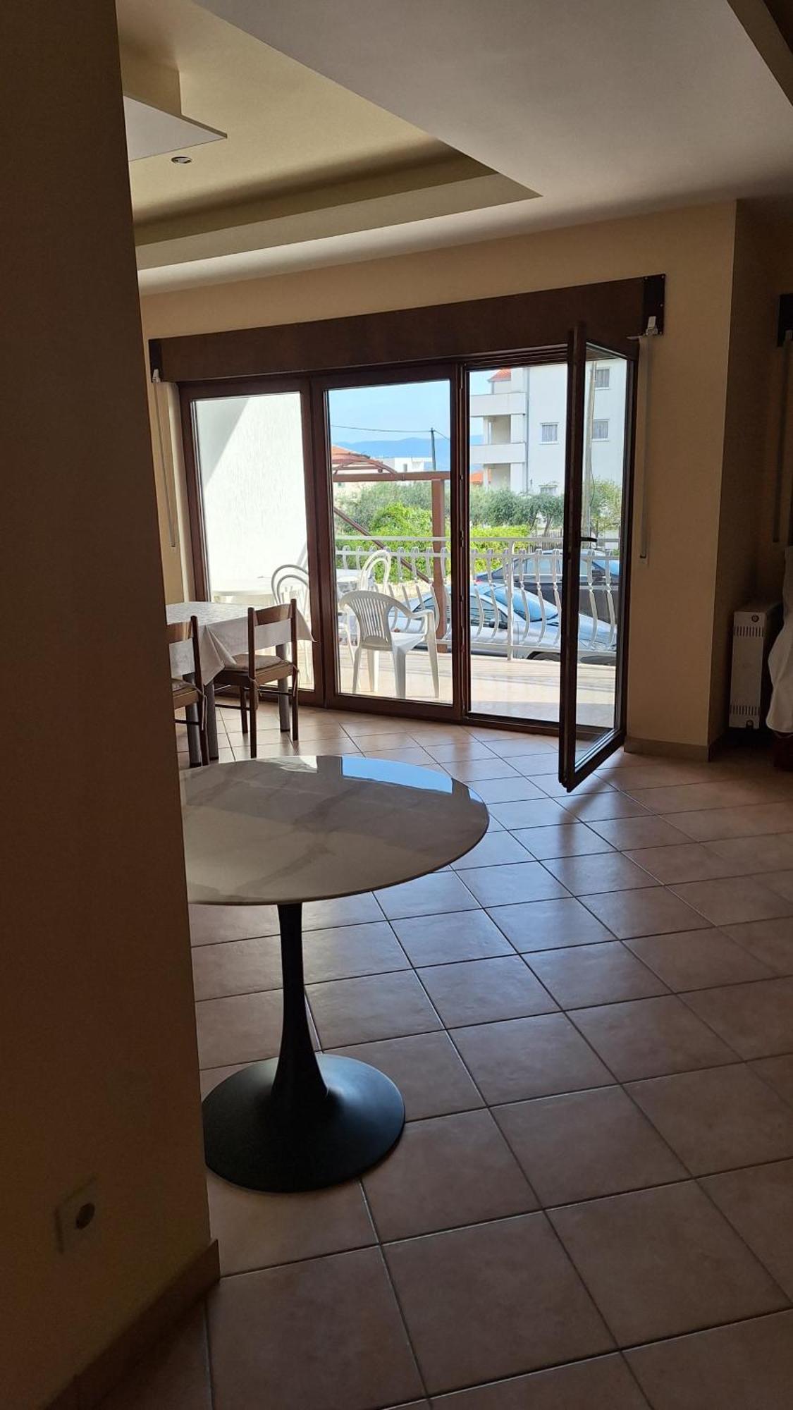 Apartments And Rooms Mamic Dugi Rat Exterior photo