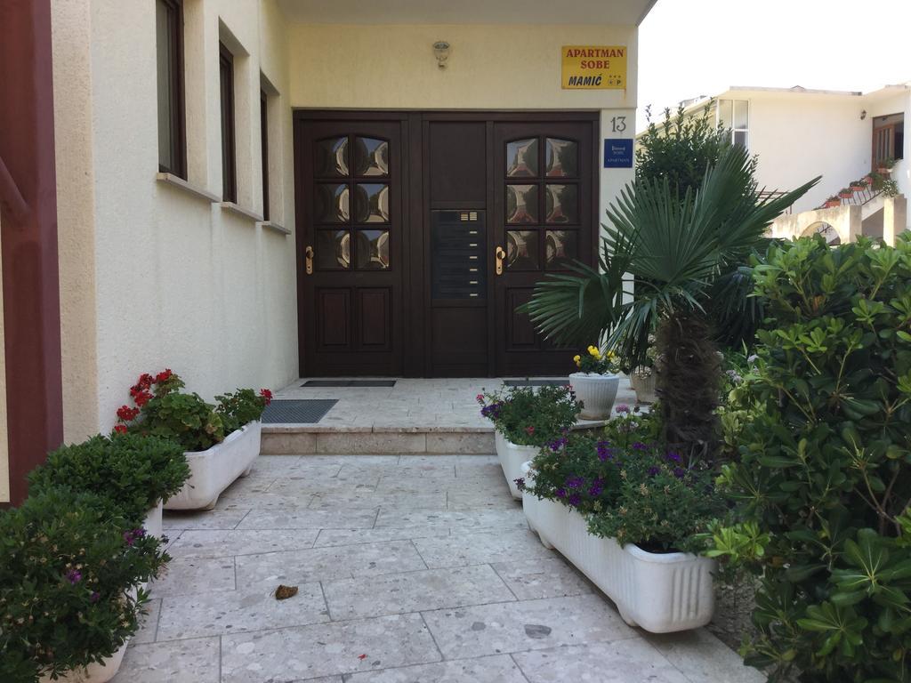Apartments And Rooms Mamic Dugi Rat Exterior photo