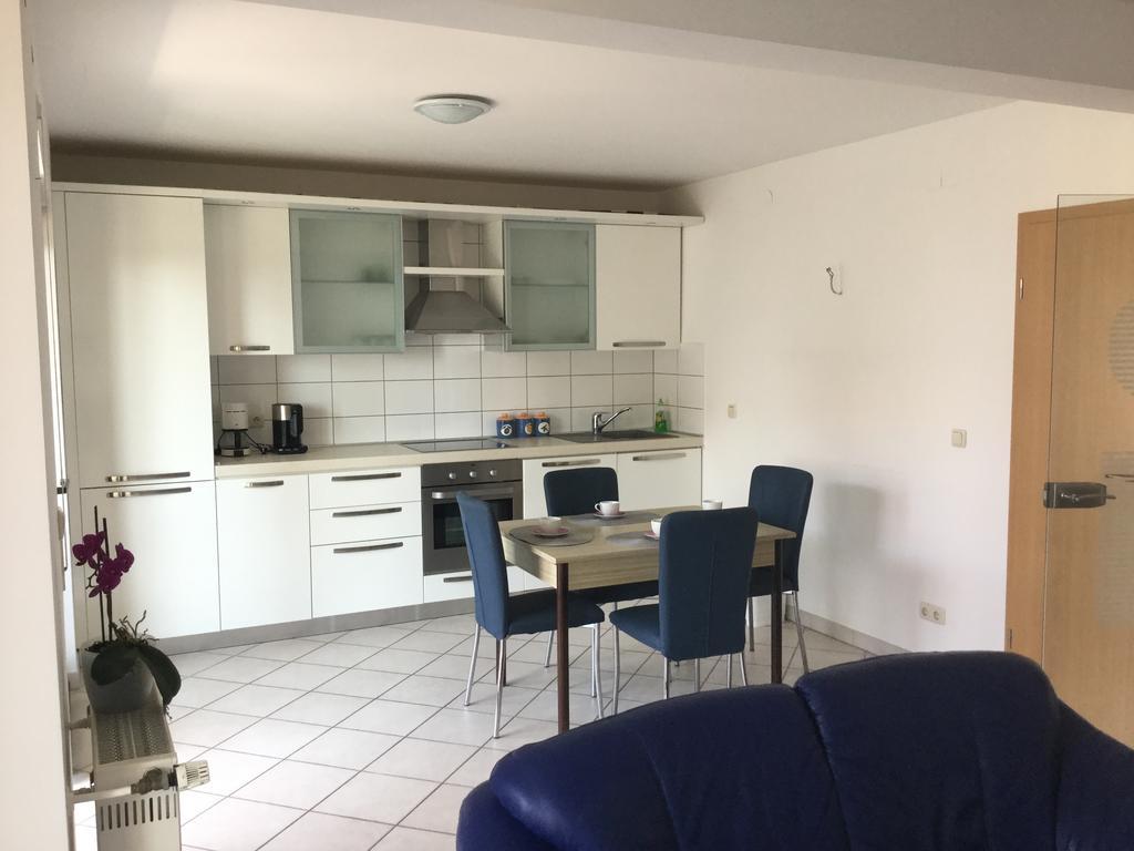 Apartments And Rooms Mamic Dugi Rat Exterior photo